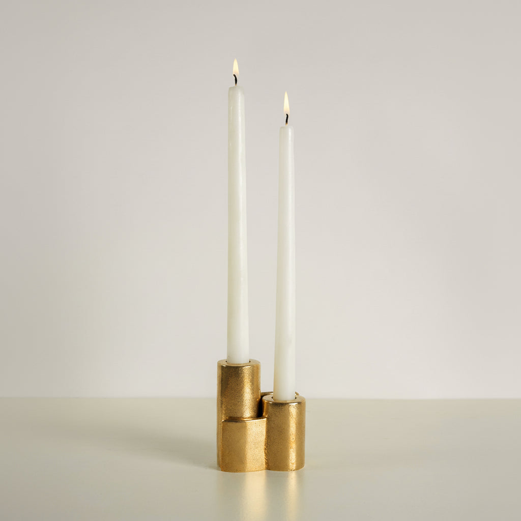 Snug candle holder by stem in brass