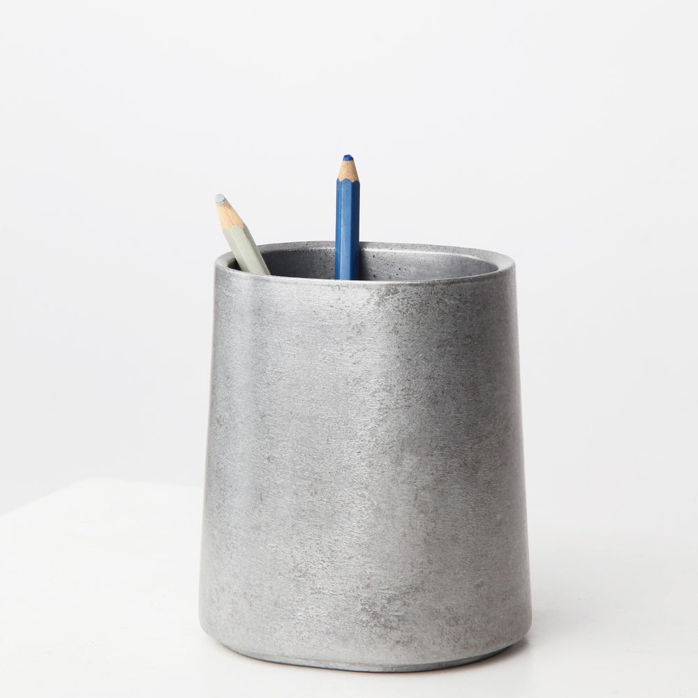 Pen stand in aluminium from Stem