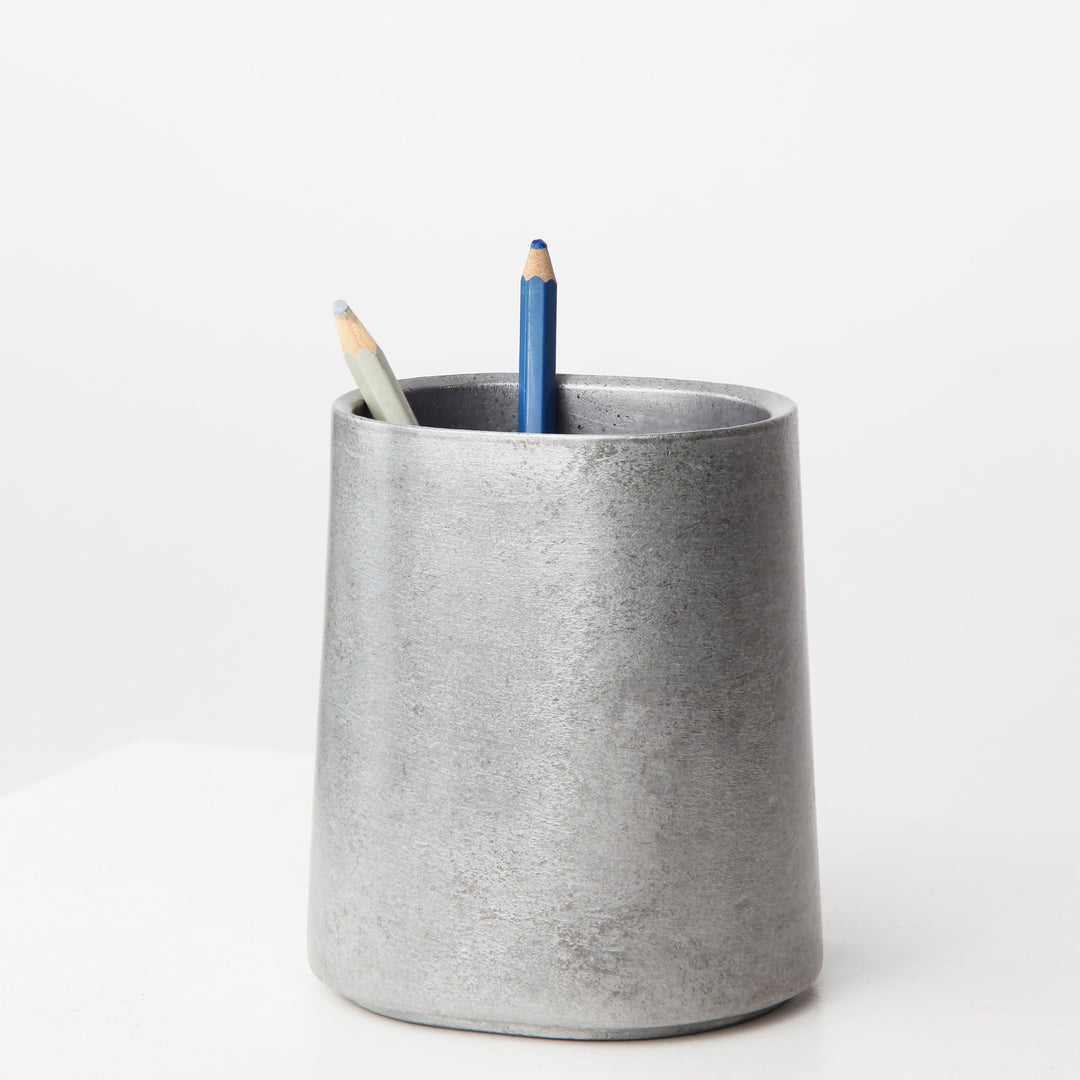 Pen stand in aluminium from Stem