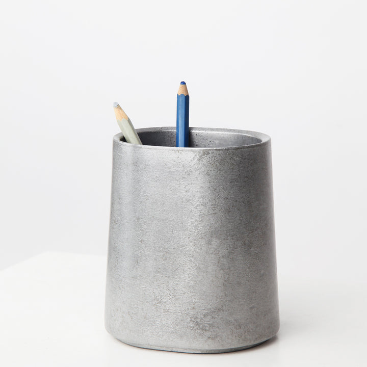 Pen stand in aluminium from Stem