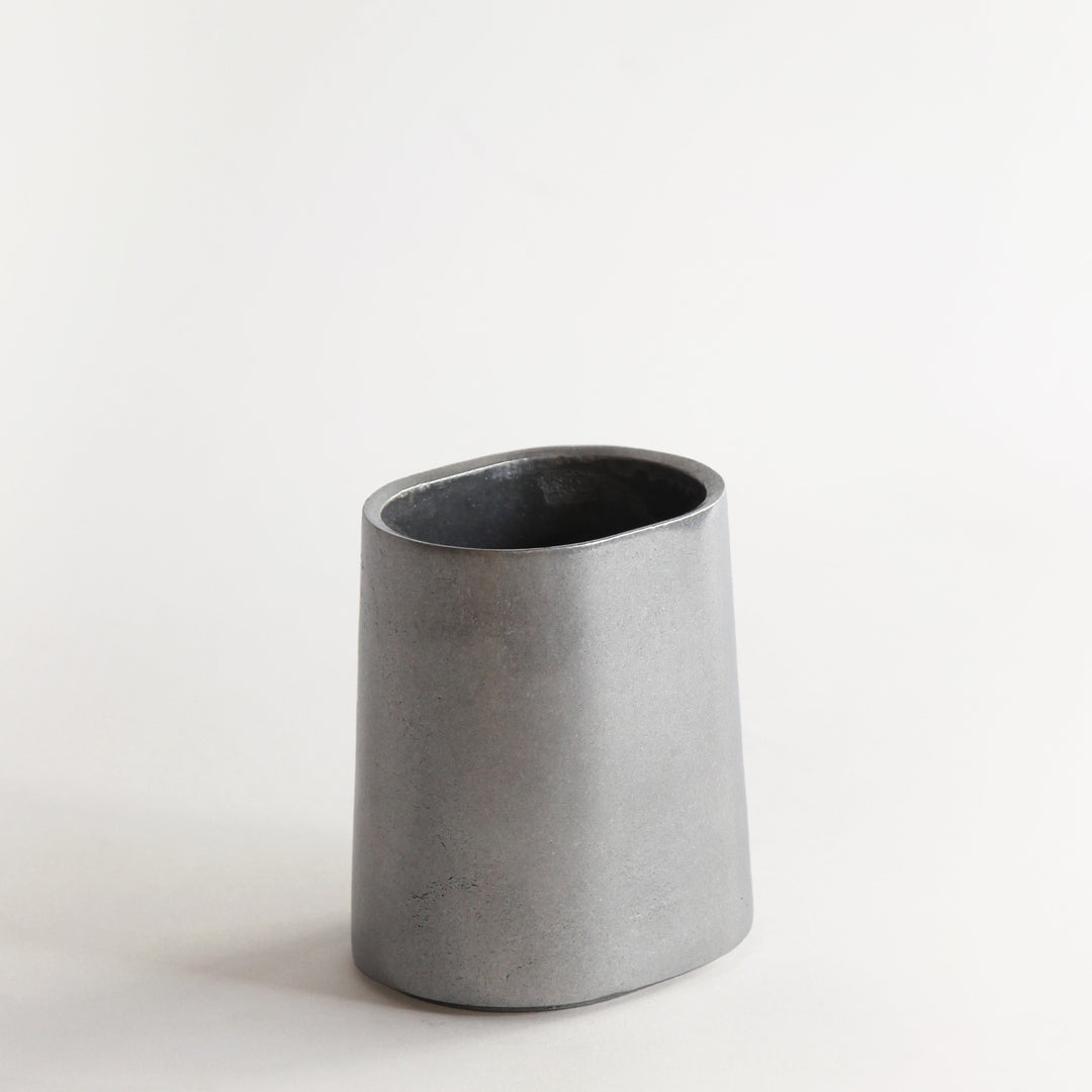 Pen stand in aluminium from Stem