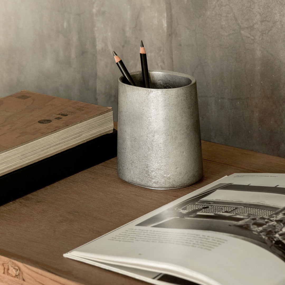 Pen stand in aluminium from Stem