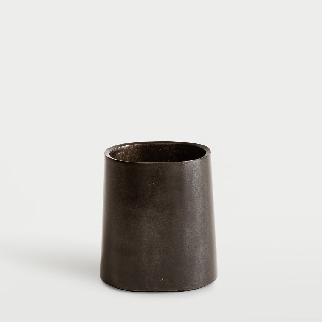 Pen stand in darkened brass from Stem