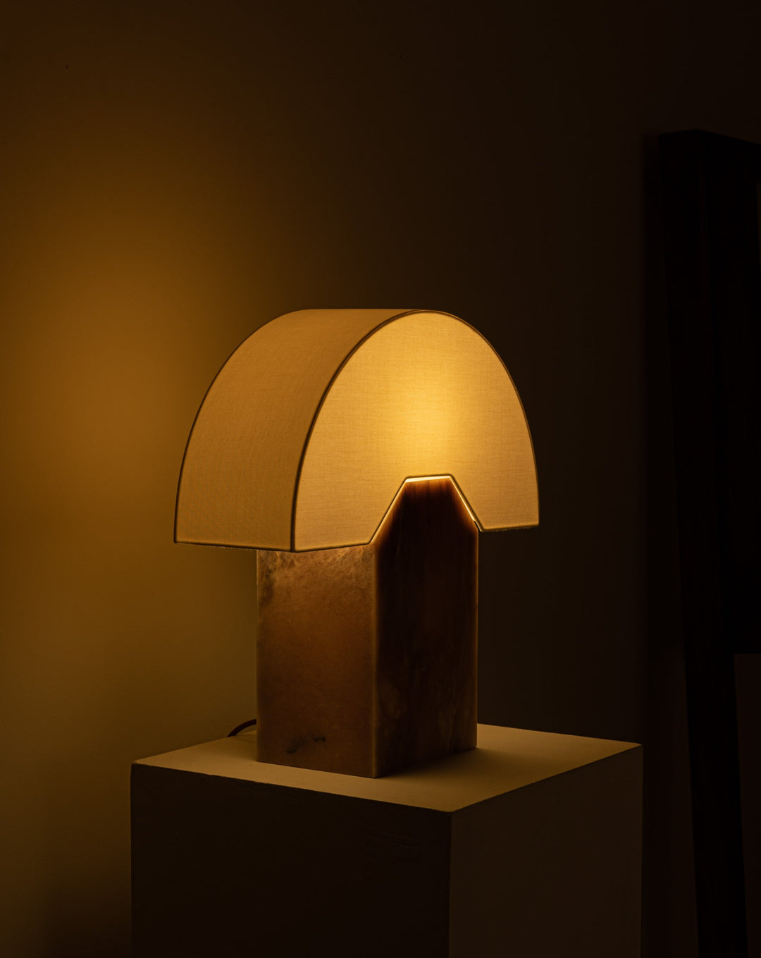 Tobacco table lamp by Simone and Marcel with a geometric design and standing on a square base.